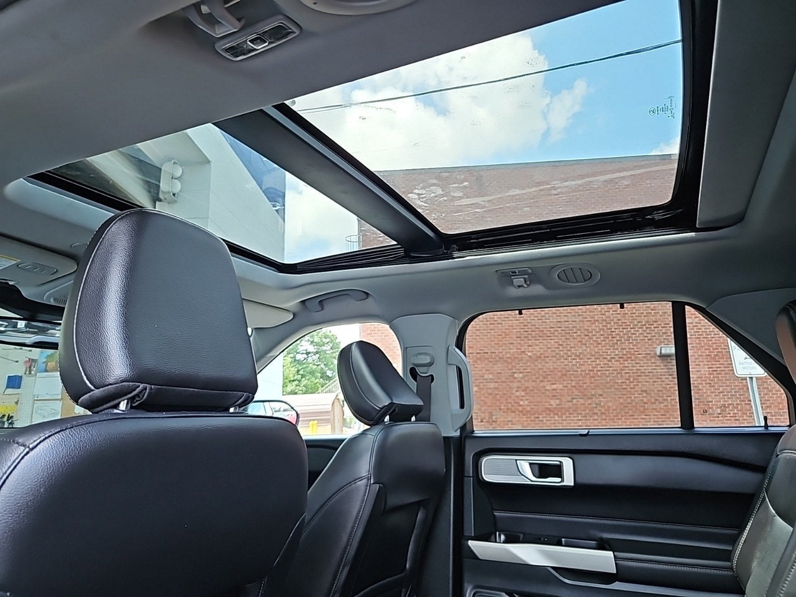 2021 Ford Explorer Limited 4WD w/ Nav Panoramic Sunroof & 3rd Row
